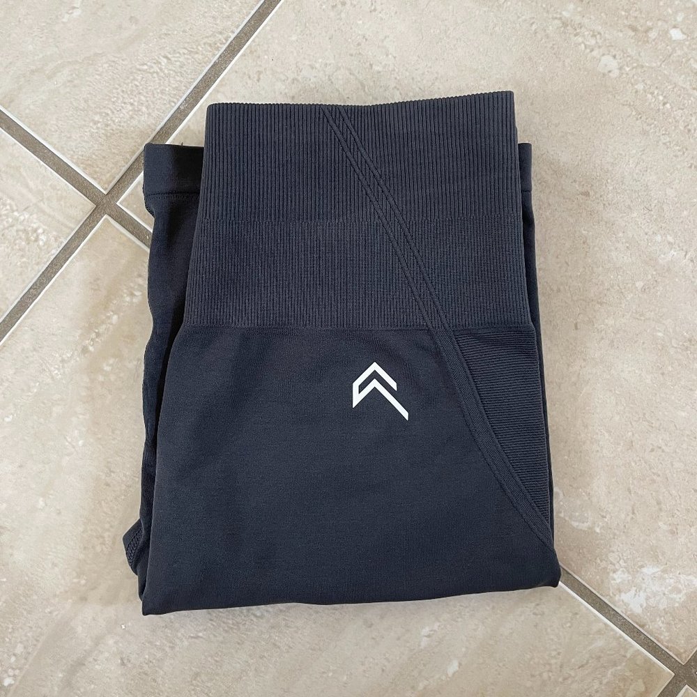 ONER ACTIVE EFFORTLESS BIKE SHORTS - Size S - Picture 2 of 3